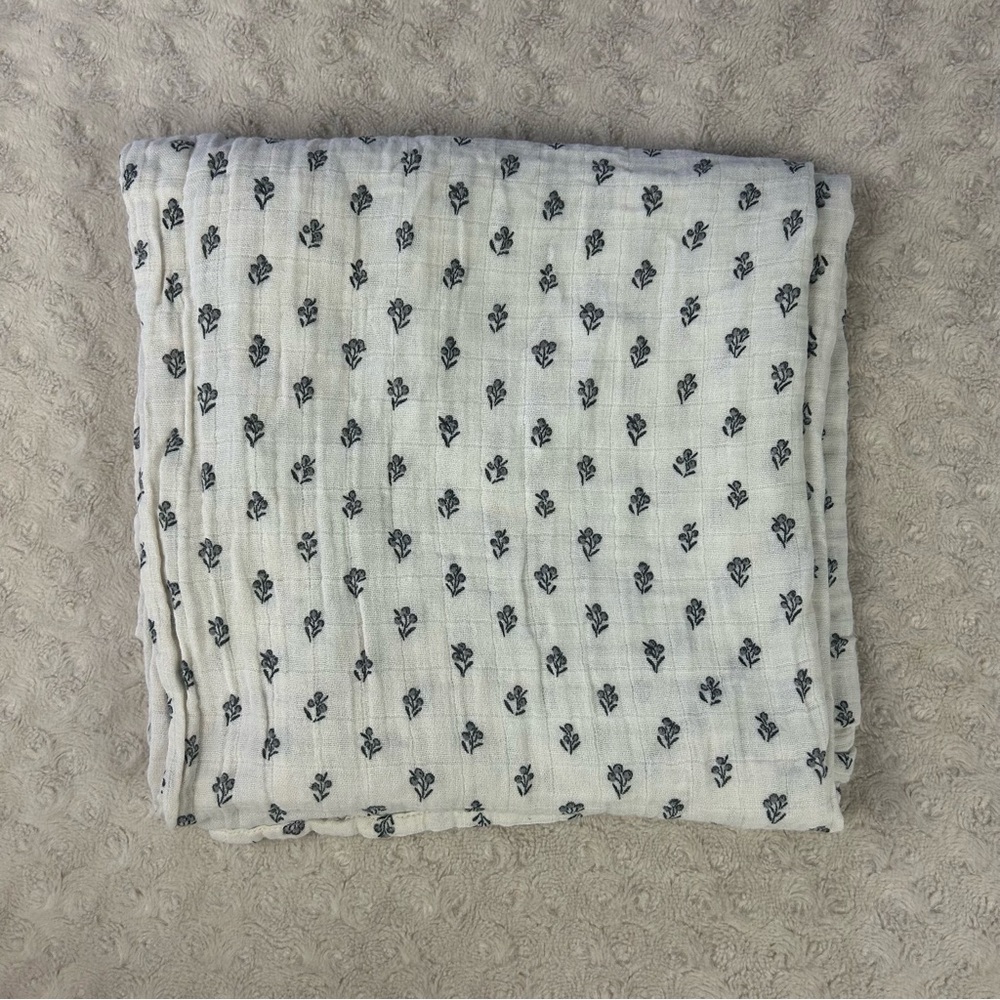 Mebie Baby Cream Berry Muslin Swaddle Blanket Cotton Off White Gray